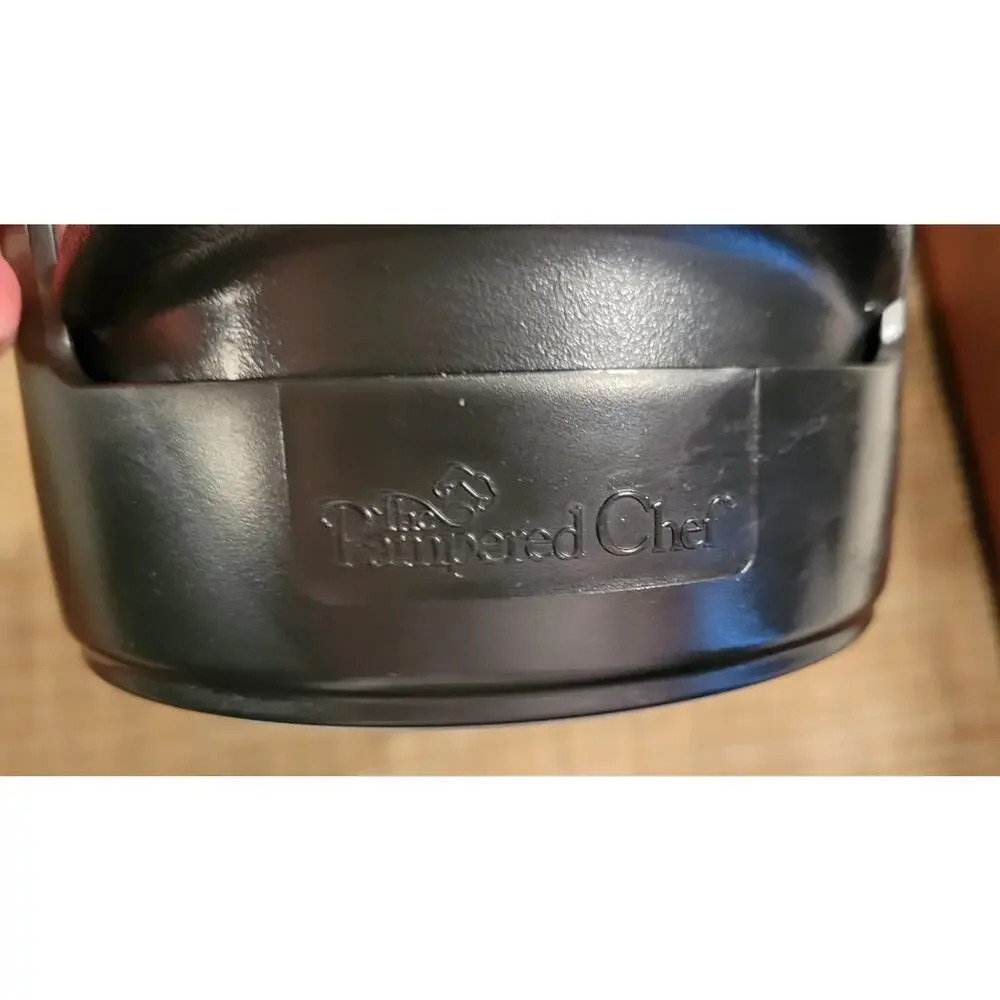 Pampered Chef 2417 Veggie Wedger Vegetable Apple Lemon Lime Citrus Cutter Slicer